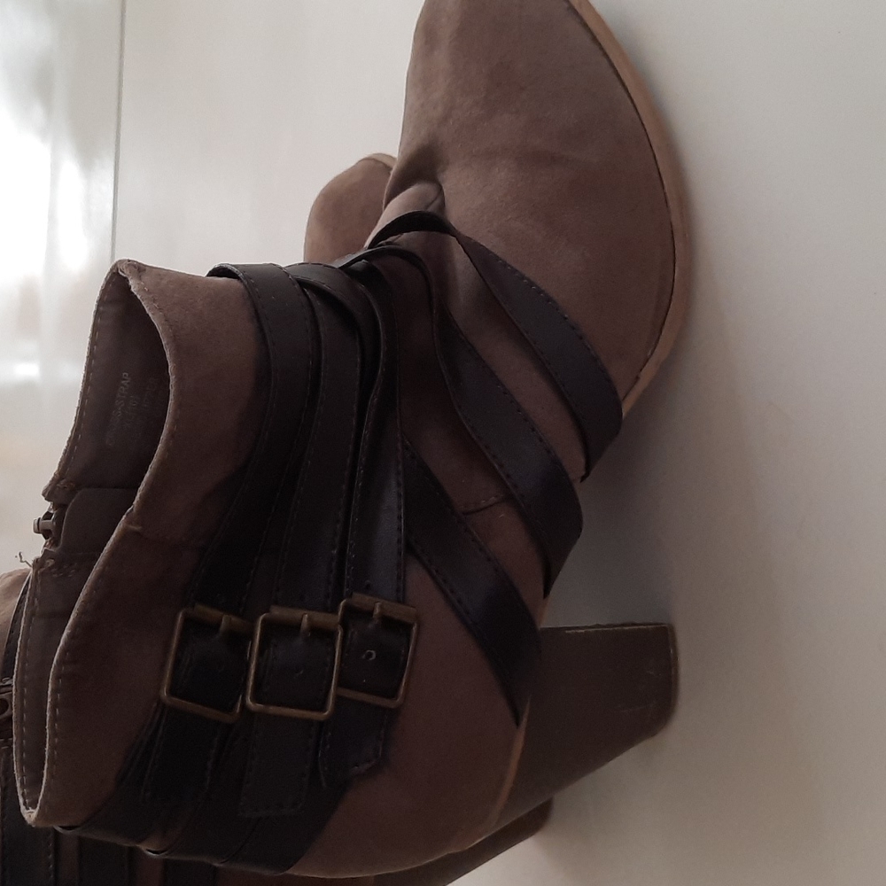 Ankle Shoes (Boots) - Size 10 (XL) - Picture 7 of 11